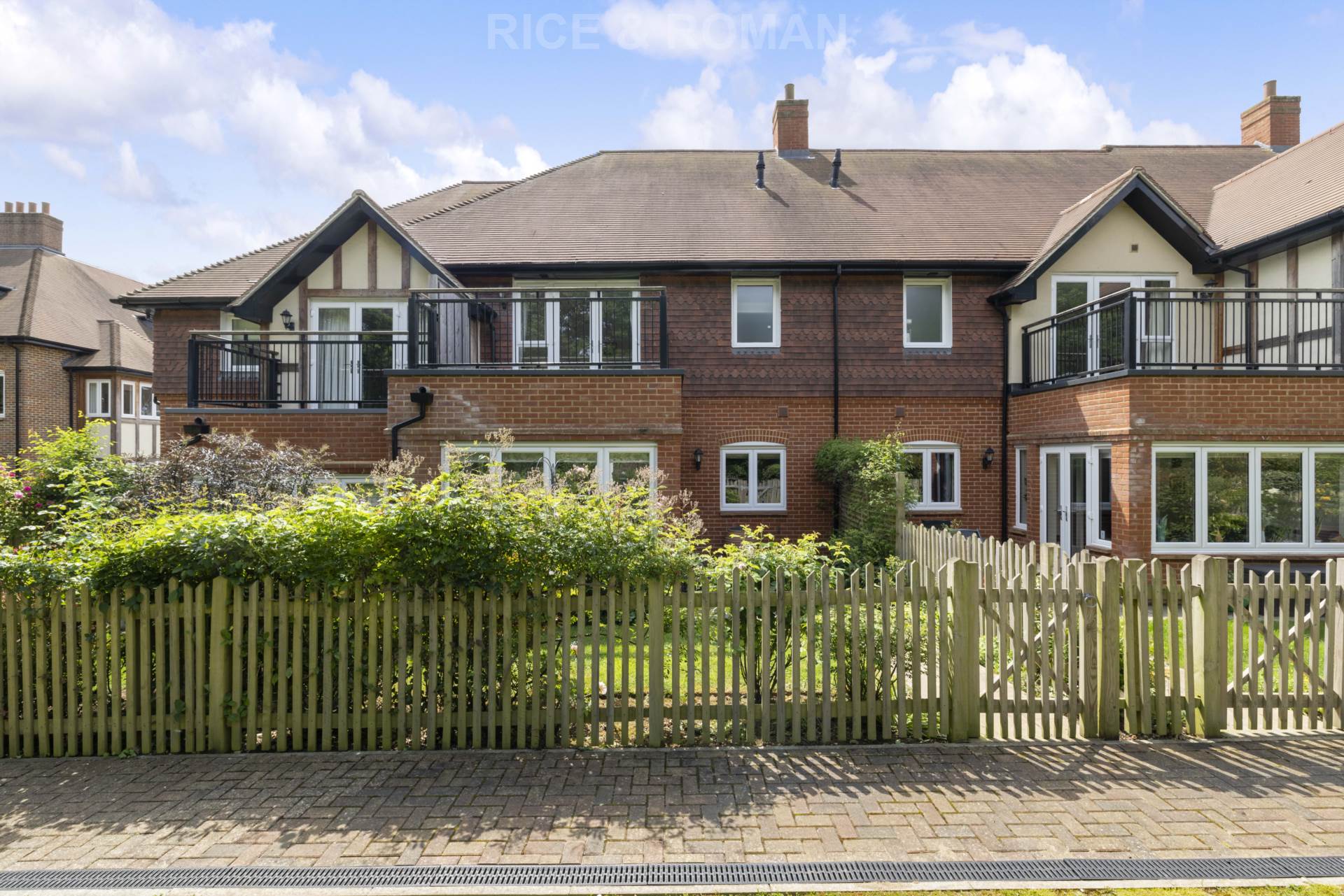 Additional Property Image 3 bedroom Terraced for sale in Leatherhead 6