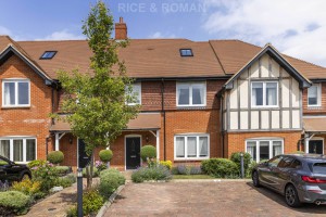 3 bedroom Terraced for sale in Leatherhead