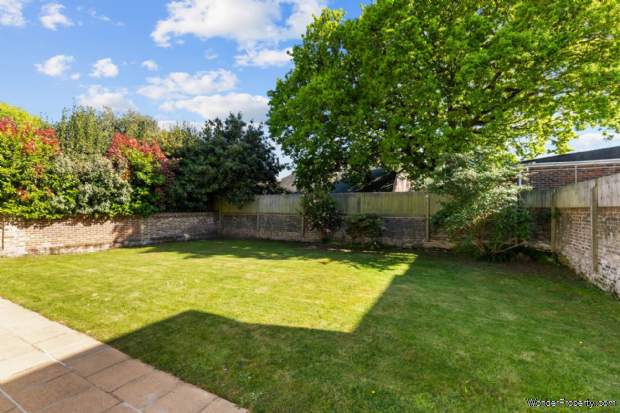 Additional Property Image 5 bedroom Detached for sale in Worthing 3