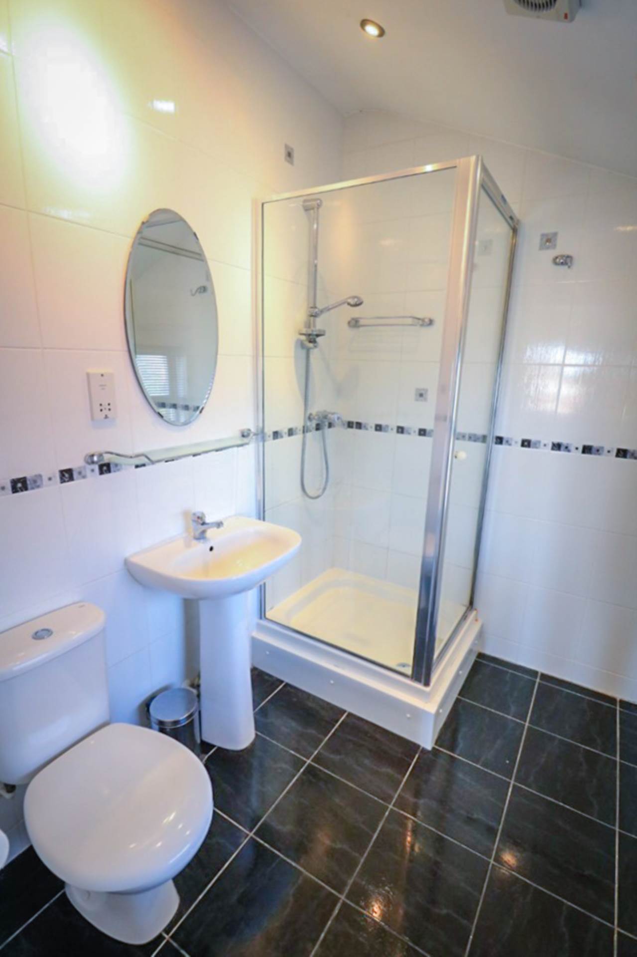 Additional Property Image 2 bedroom Apartment to rent in Southport 5