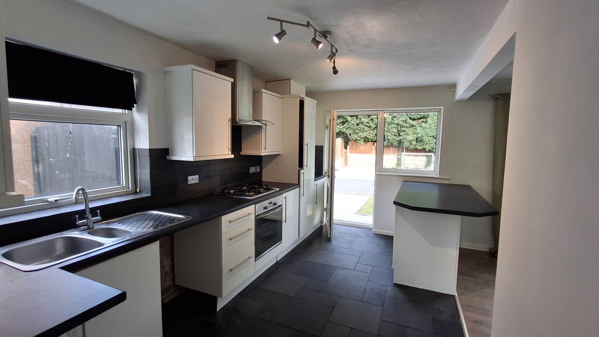 Additional Property Image 3 bedroom Semi Detached to rent in Southport 2