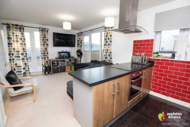 2 bedroom Flat to rent in Croydon