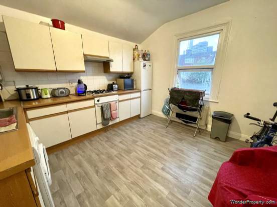 3 bedroom Apartment for sale in Croydon