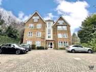 2 bedroom Flat for sale in South Croydon