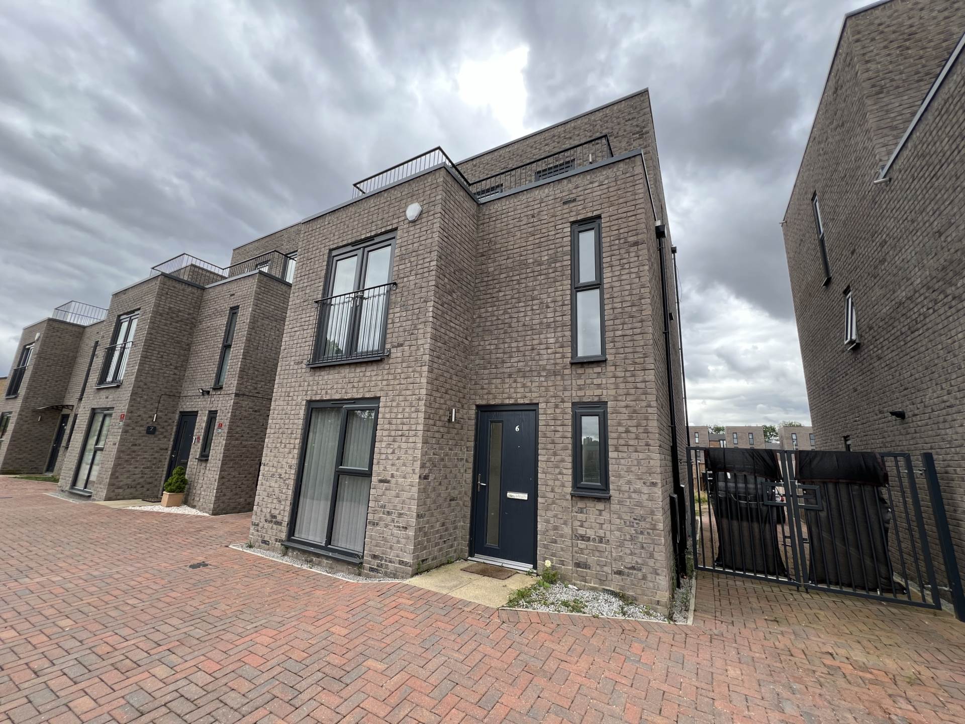 4 bedroom Detached to rent in Salford