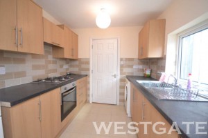 4 bedroom Terraced to rent in Reading
