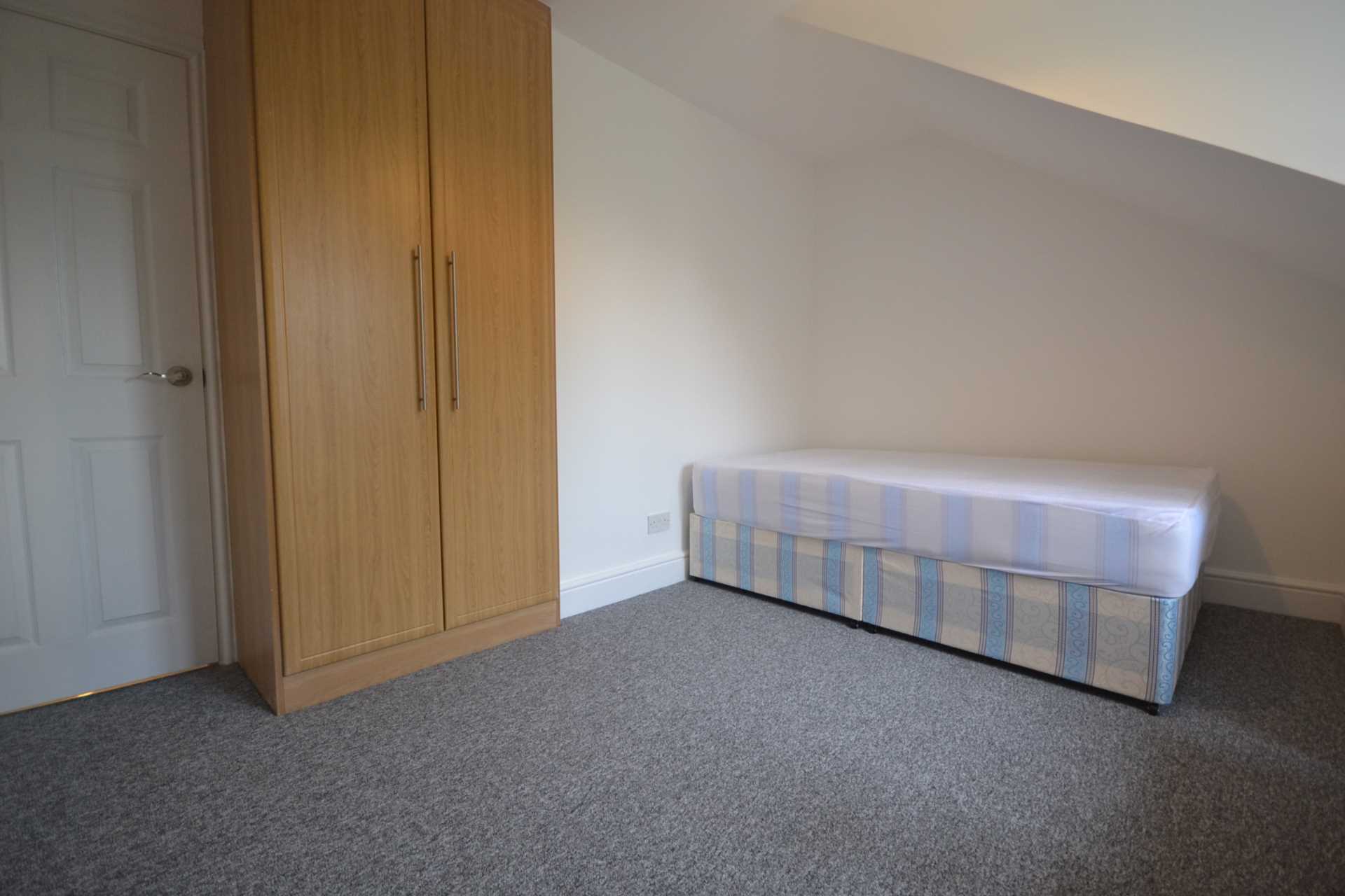 Additional Property Image 5 bedroom Semi Detached to rent in Reading 5