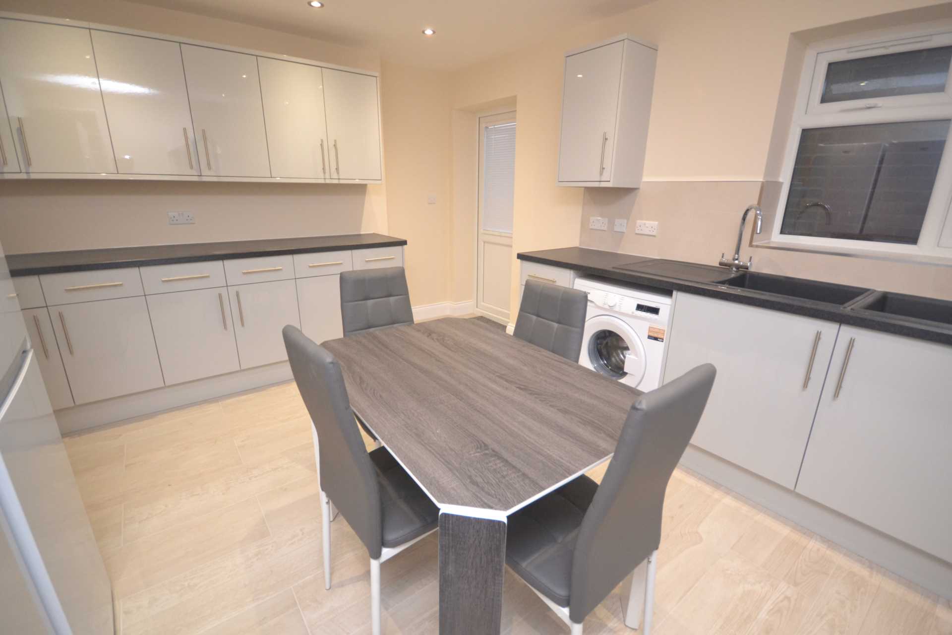 Additional Property Image 6 bedroom Semi Detached to rent in Reading 3