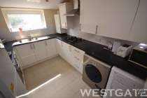 4 bedroom Flat to rent in Reading