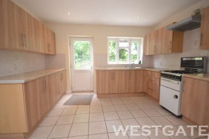5 bedroom Terraced to rent in Reading
