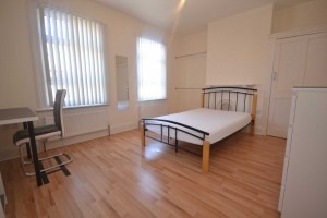 4 bedroom Terraced to rent in Reading