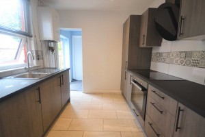 4 bedroom Terraced to rent in Reading
