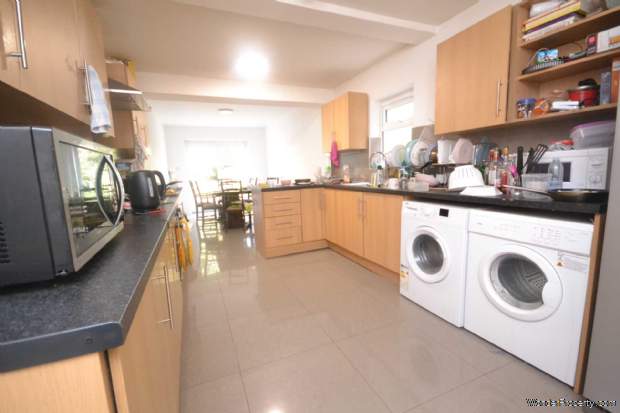 6 bedroom Terraced to rent in Reading