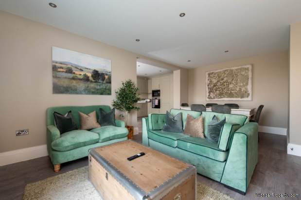 Additional Property Image 2 bedroom Apartment for sale in Burford 2
