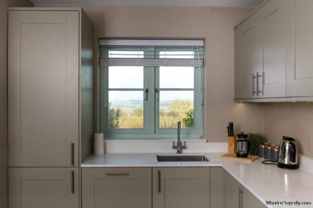 Additional Property Image 2 bedroom Apartment for sale in Burford 8