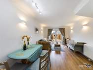 2 bedroom Terraced to rent in Moreton In Marsh