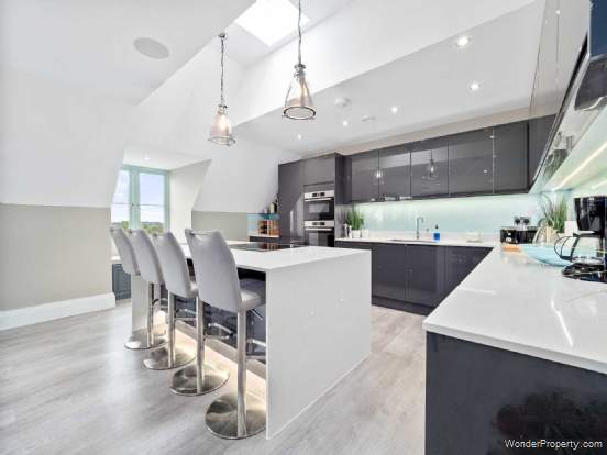 Additional Property Image 3 bedroom Apartment for sale in Burford 7