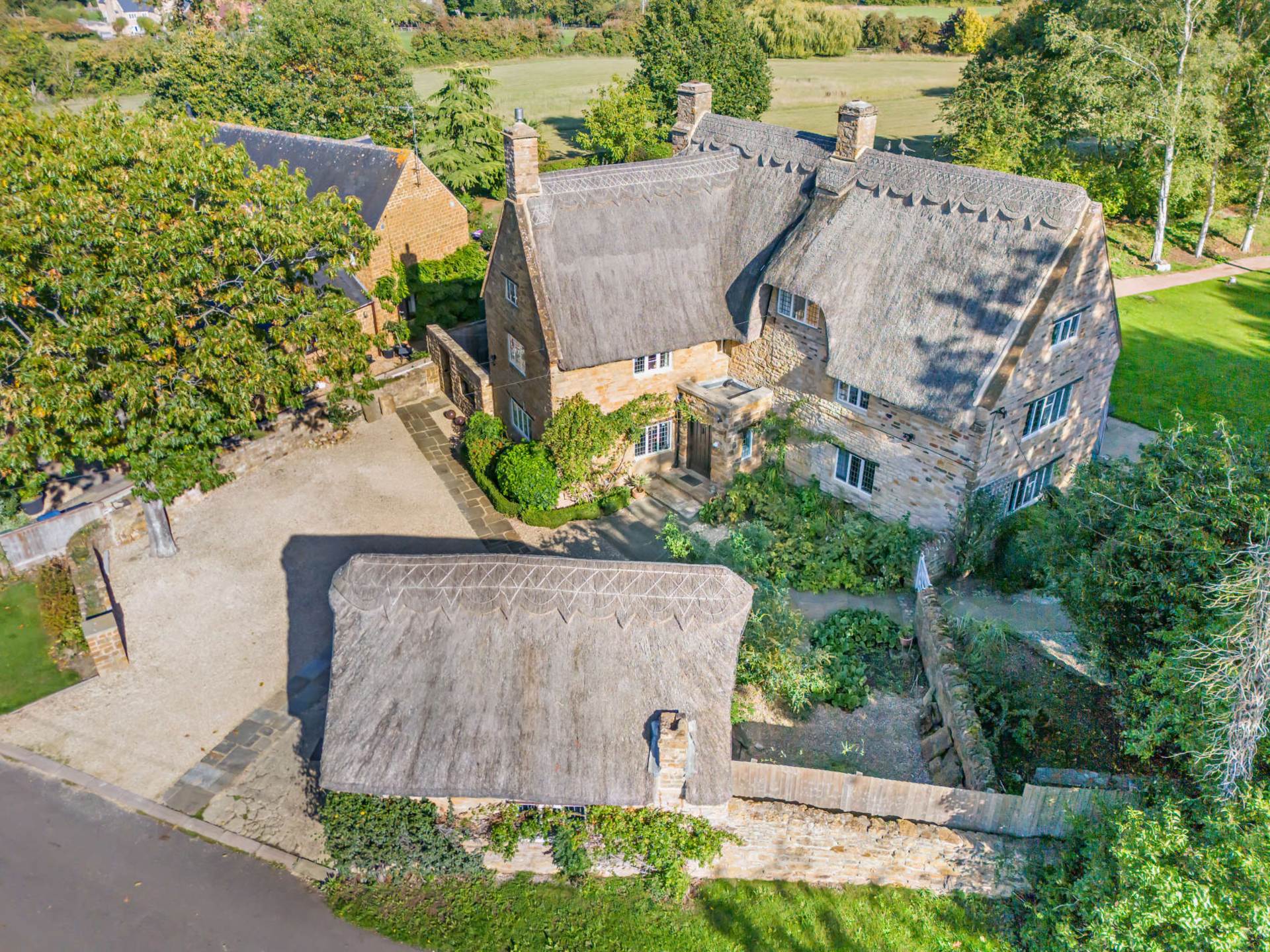 Additional Property Image 4 bedroom Detached for sale in Banbury 3