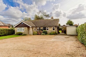 2 bedroom Detached Bungalow to rent in Swaffham