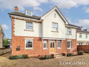 4 bedroom Detached to rent in Bury St Edmunds