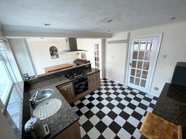 Additional Property Image 3 bedroom Terraced for sale in Dawlish 2