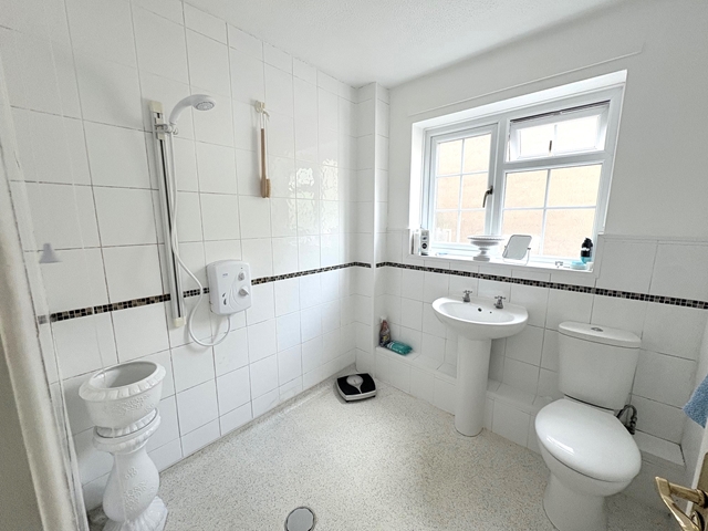 Additional Property Image 3 bedroom Detached Bungalow for sale in Honiton 9
