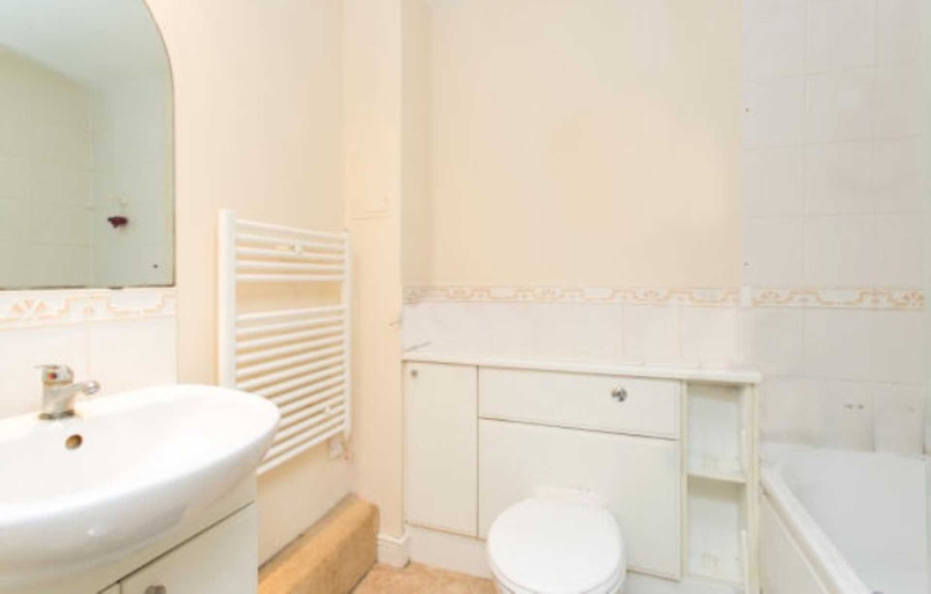 Additional Property Image 1 bedroom Flat for sale in Ilford 5