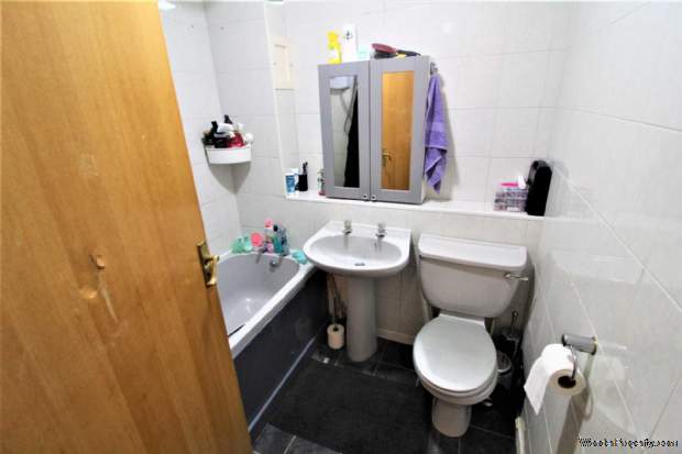Additional Property Image 2 bedroom Flat for sale in London 6