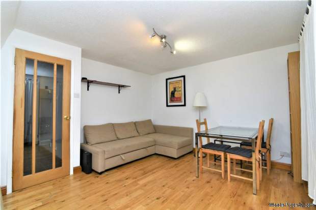 3 bedroom Semi Detached for sale in London