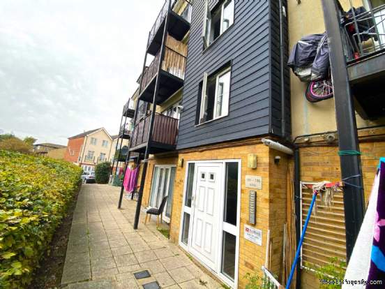 2 bedroom Flat for sale in Ilford