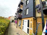 2 bedroom Flat for sale in Ilford