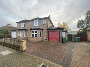 4 bedroom Semi Detached to rent in London