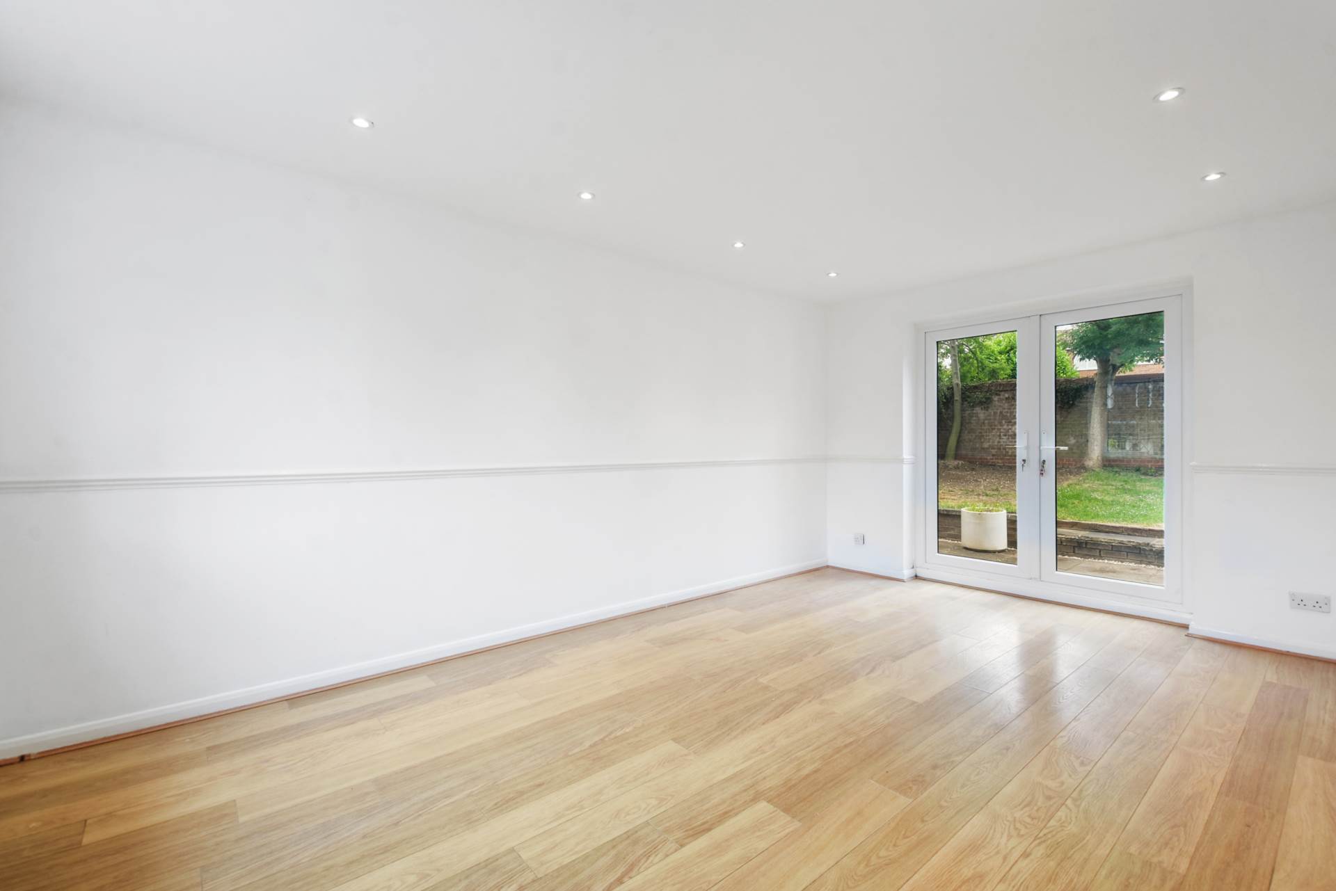 Additional Property Image 5 bedroom Detached for sale in Luton 4
