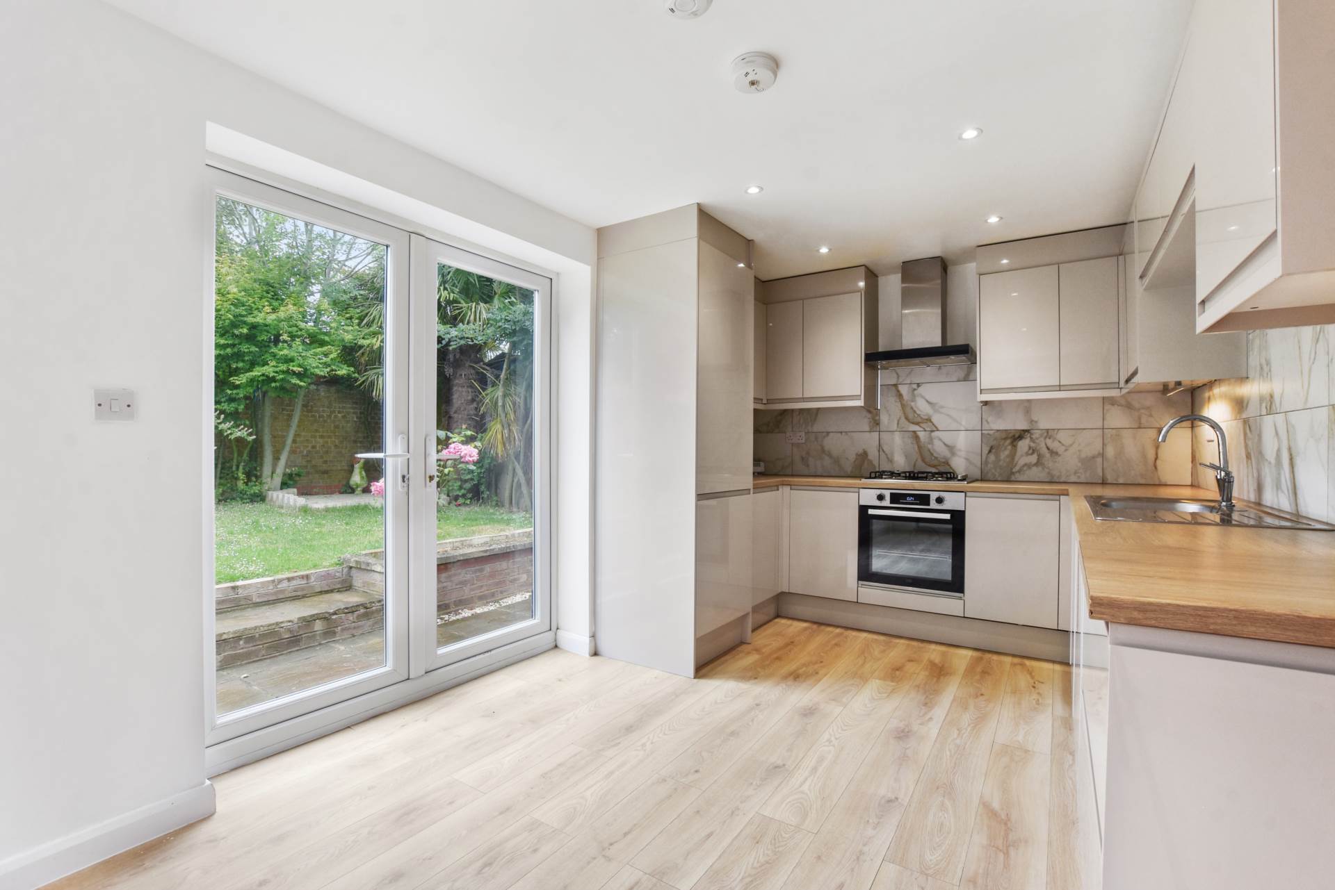 Additional Property Image 5 bedroom Detached for sale in Luton 5