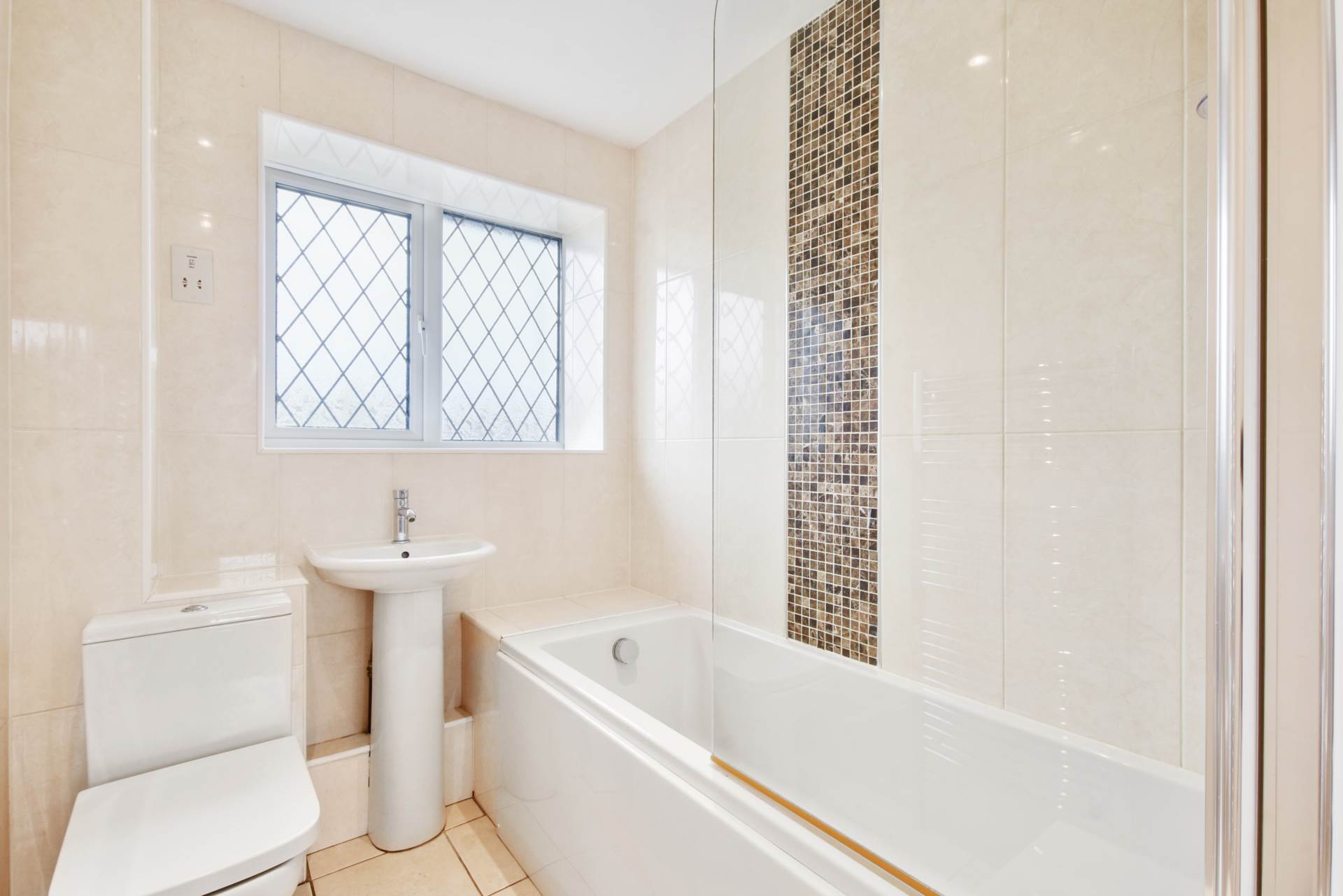 Additional Property Image 5 bedroom Detached for sale in Luton 13
