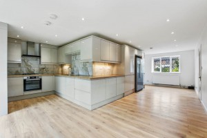 5 bedroom Detached for sale in Luton