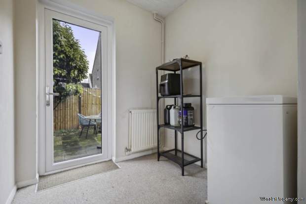 1 bedroom Detached for sale in London