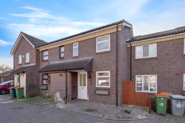 2 bedroom Terraced for sale in Beckton