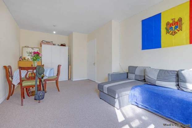 Additional Property Image 2 bedroom Flat for sale in London 9