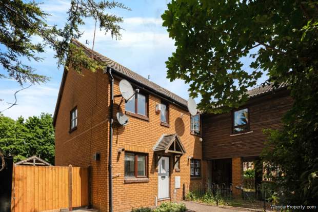3 bedroom End of Terrace for sale in London