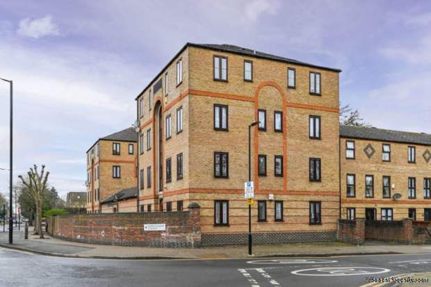 Additional Property Image 1 bedroom Flat for sale in London 11
