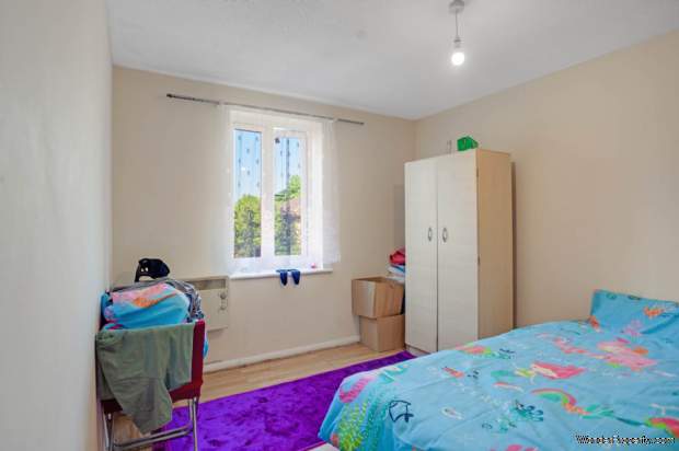 Additional Property Image 1 bedroom Flat for sale in London 9