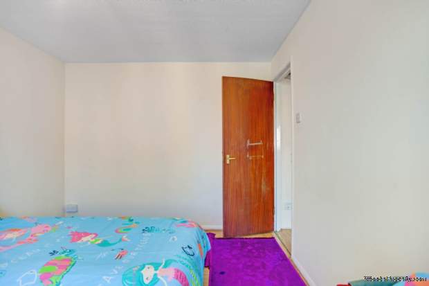 Additional Property Image 1 bedroom Flat for sale in London 10