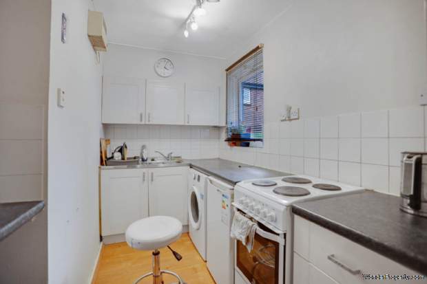 Additional Property Image 1 bedroom Studio for sale in London 8