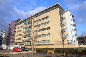 2 bedroom Apartment for sale in London