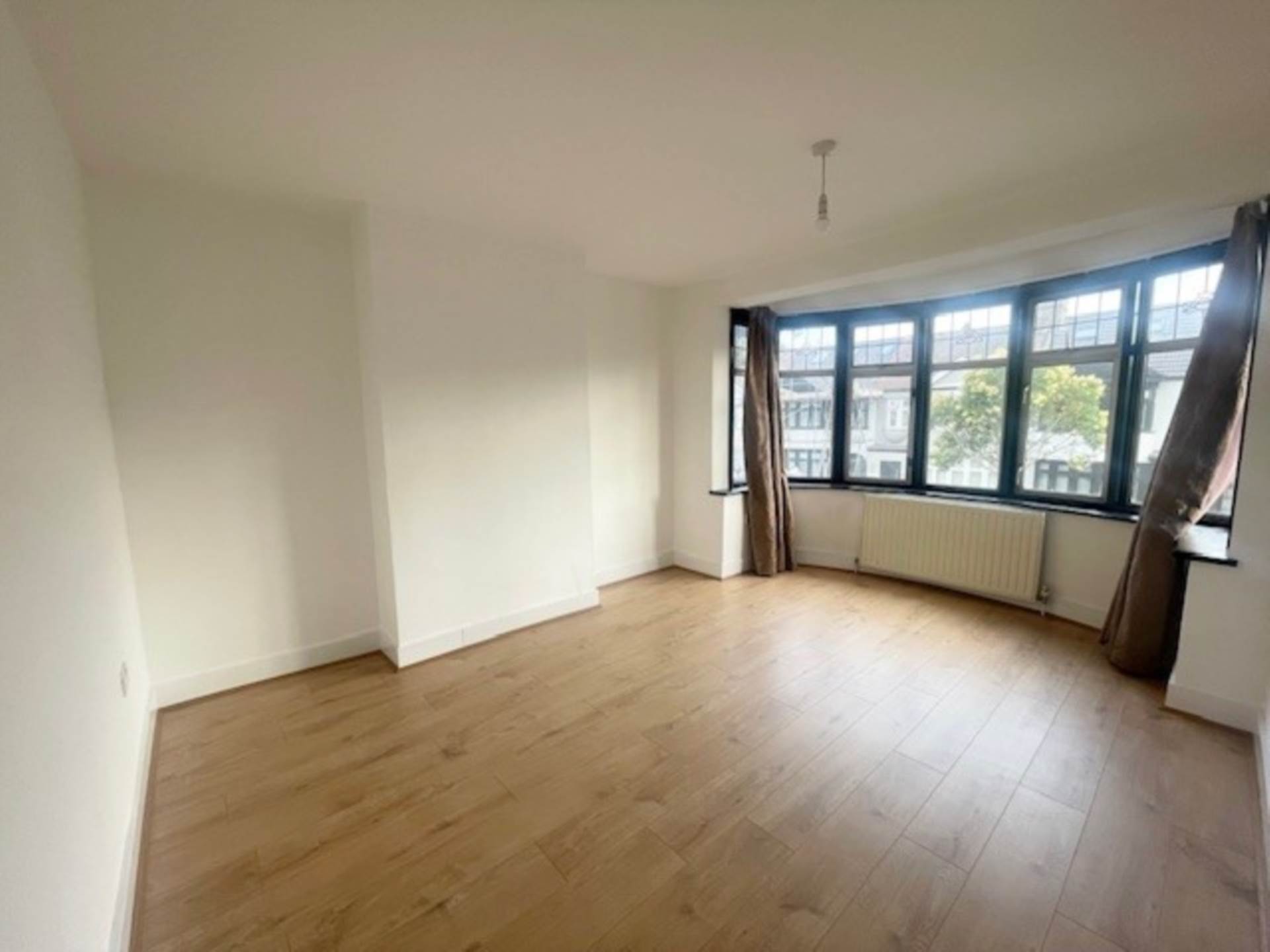 Additional Property Image 4 bedroom Semi Detached to rent in Ilford 7