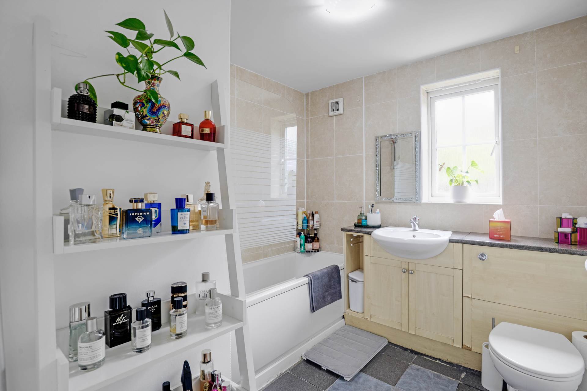 Additional Property Image 1 bedroom Flat for sale in London 8