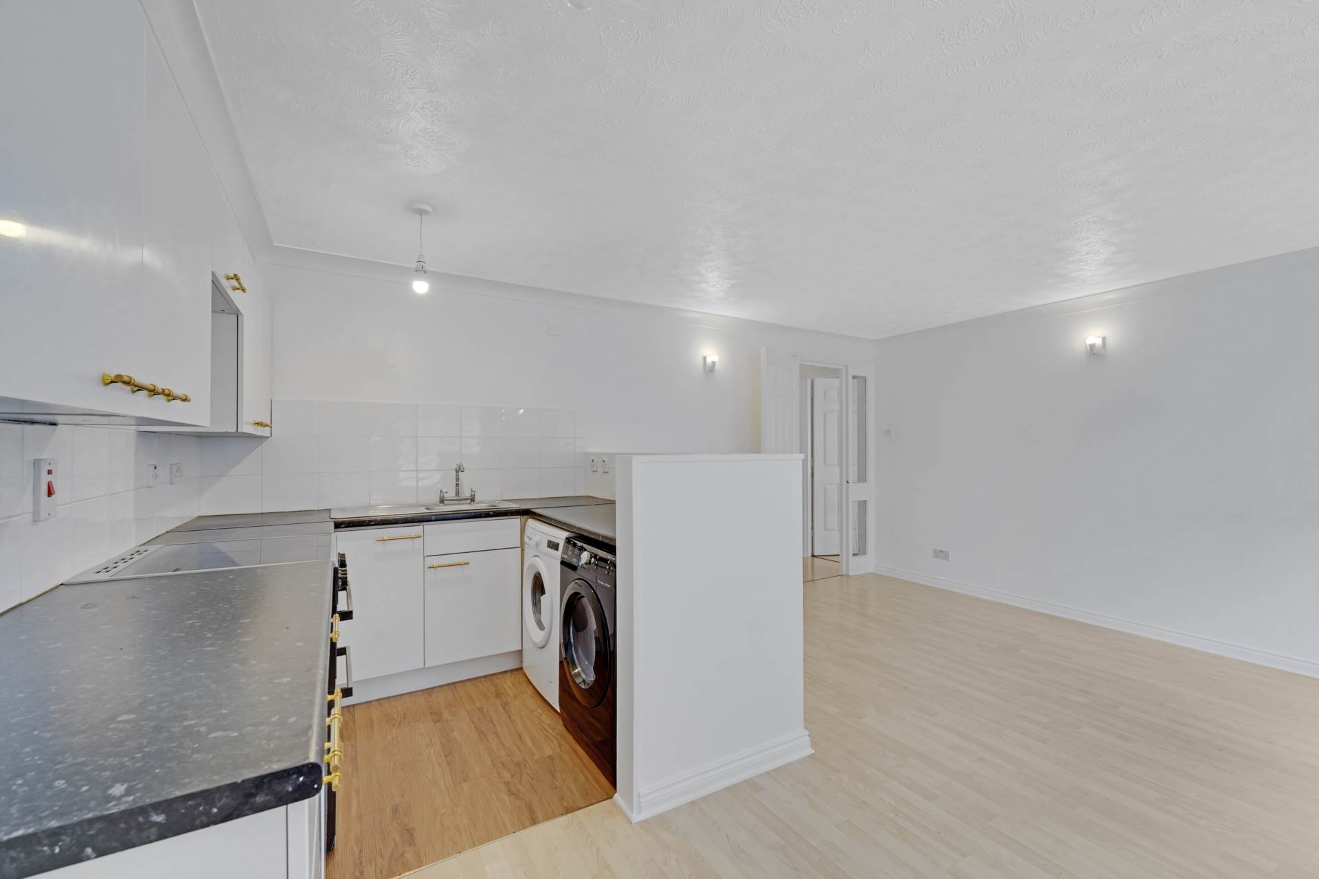 Additional Property Image 2 bedroom Flat for sale in London 3