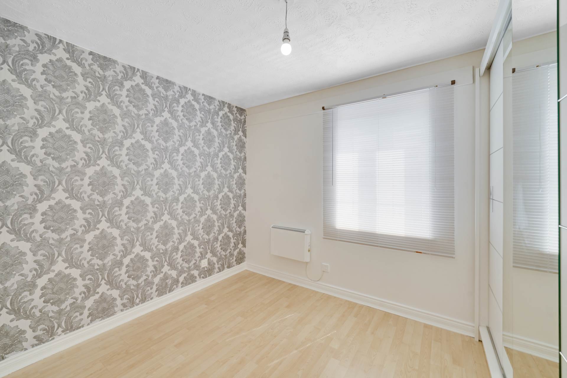 Additional Property Image 2 bedroom Flat for sale in London 8