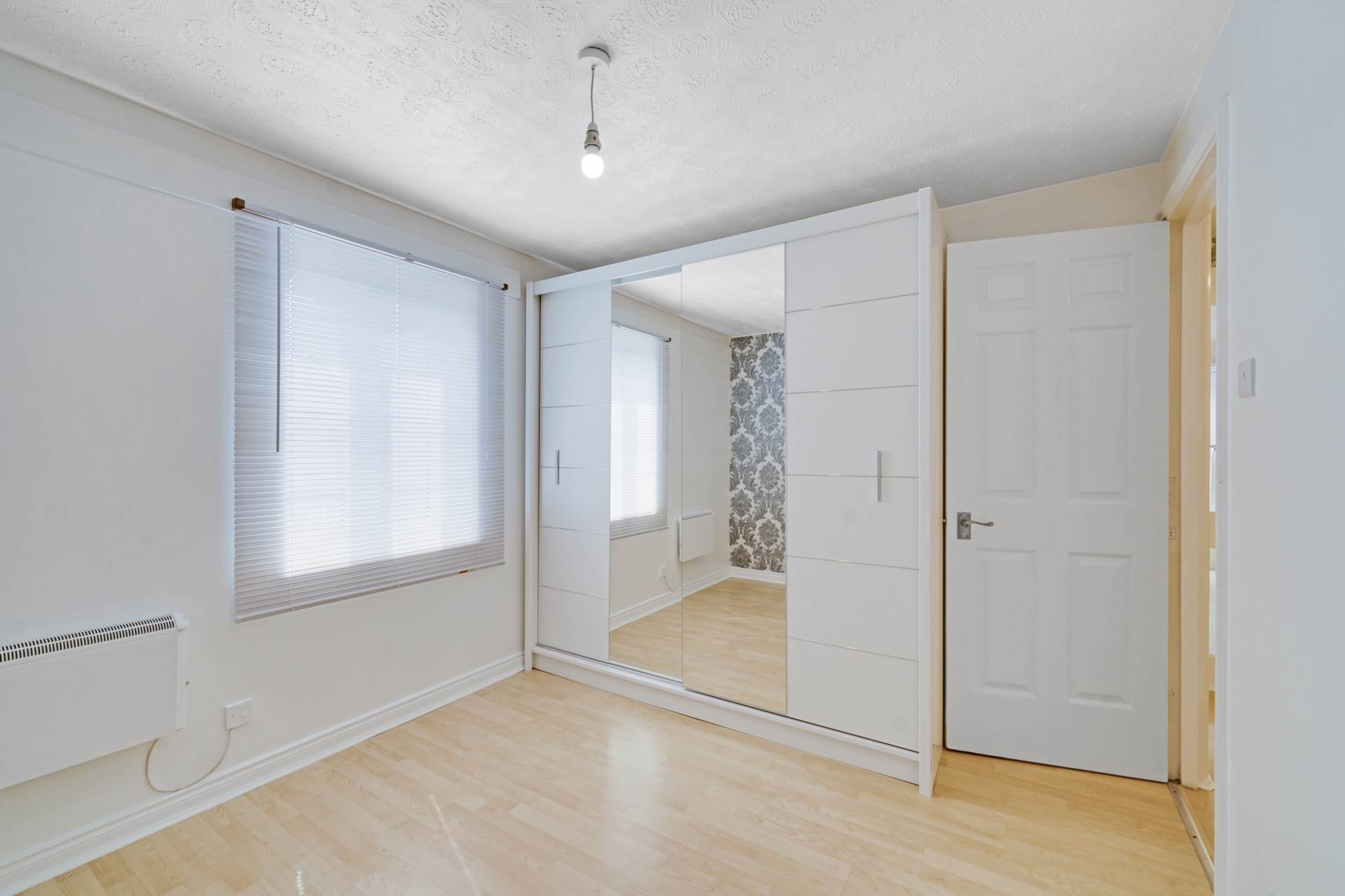 Additional Property Image 2 bedroom Flat for sale in London 9